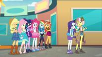 Những Cô Gái Equestria: Tàu Lượn Tình Bạn Tập Full