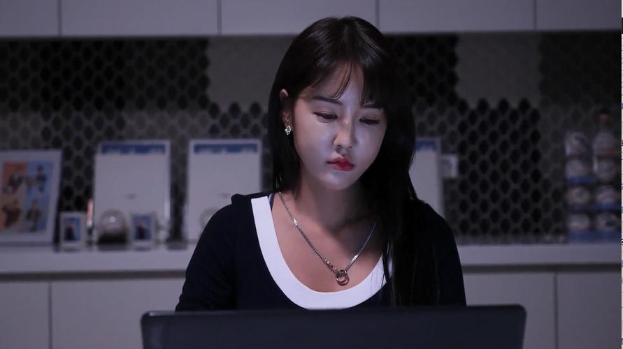 Tìm Kiếm Bạn Tình Trong Căn Phòng Bí Mật Tập Full